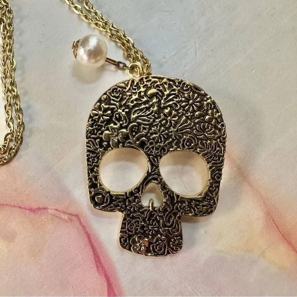 Gold tone skull faux pearl pendant necklace